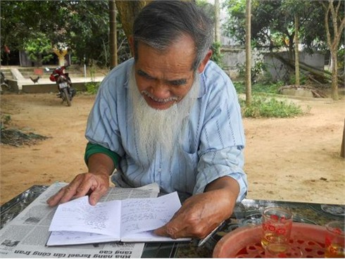 Bỗng sáng mắt sau 40 năm mù lòa