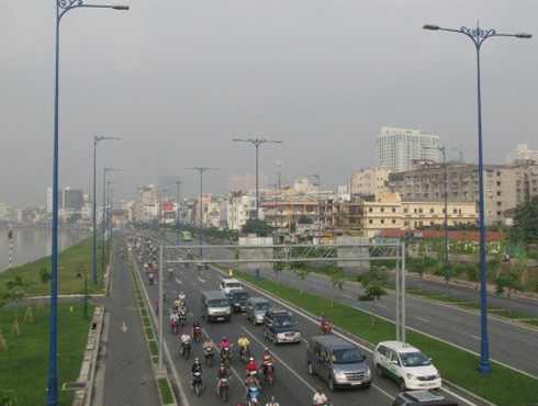 Xe máy “chê” đường ưu tiên!