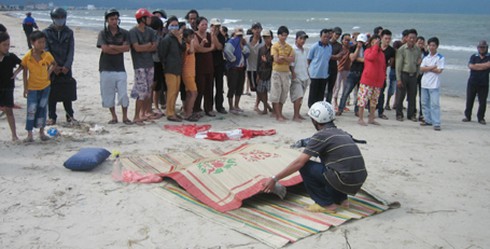 Đà Nẵng: Bị cấm yêu, nhảy cầu tự tử