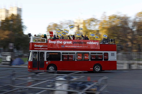 Anh tê liệt vì 2 triệu `đầy tớ` đình công