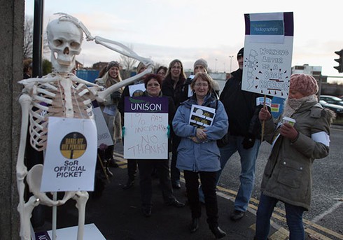 Anh tê liệt vì 2 triệu `đầy tớ` đình công