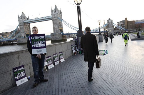 Anh tê liệt vì 2 triệu `đầy tớ` đình công