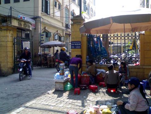 Bệnh viện tràn khói thuốc