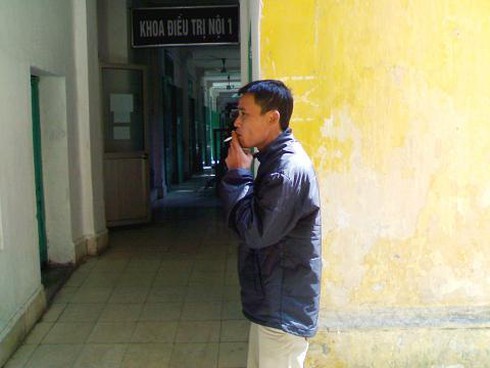 Bệnh viện tràn khói thuốc