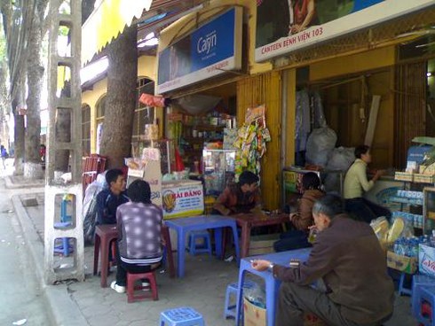 Bệnh viện tràn khói thuốc