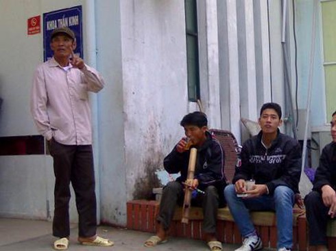 Bệnh viện tràn khói thuốc