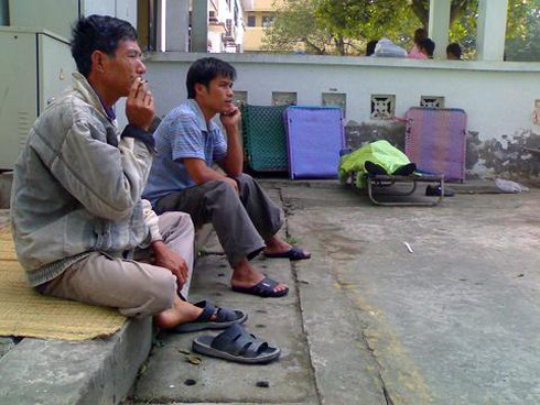 Bệnh viện tràn khói thuốc