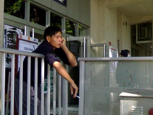 Bệnh viện tràn khói thuốc