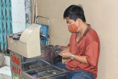 Kiếm nửa triệu mỗi ngày nhờ nghề đánh bóng đồng hồ