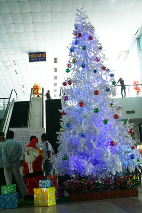 Mệt mỏi ngóng chờ những vé tàu Tết cuối cùng