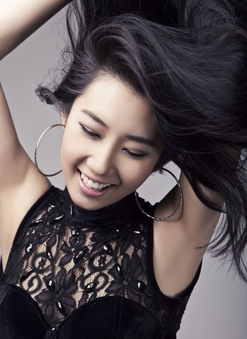 Lê Huỳnh Thúy Ngân thi Nữ hoàng Du lịch quốc tế