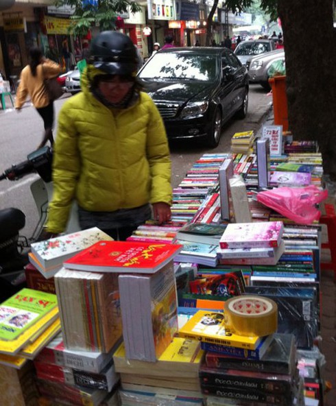 Tấp nập `chợ sách` Hà Thành