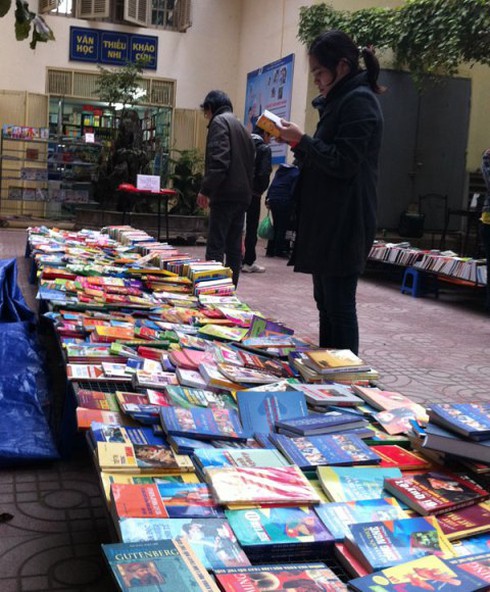 Tấp nập `chợ sách` Hà Thành