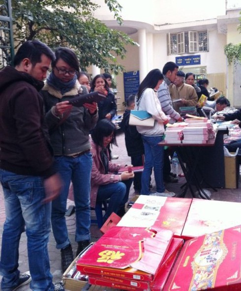 Tấp nập `chợ sách` Hà Thành