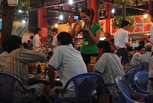 Tâm sự nữ sinh phục vụ quán nhậu
