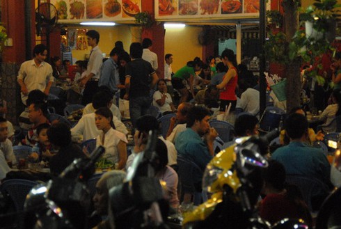 Tâm sự nữ sinh phục vụ quán nhậu