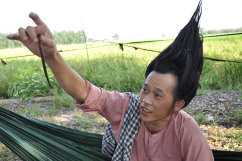 Hoài Linh chăn vịt và `huấn luyện` đỉa