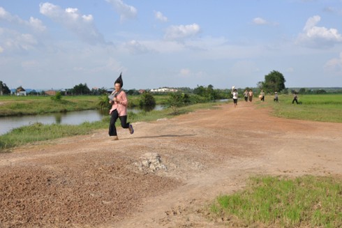 Hoài Linh chăn vịt và `huấn luyện` đỉa