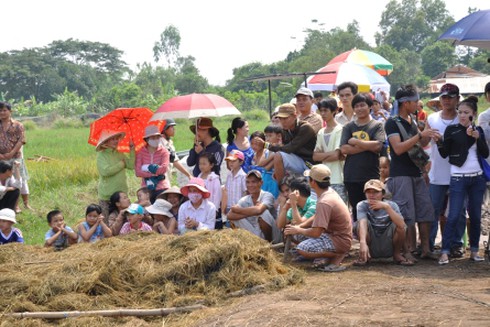 Hoài Linh chăn vịt và `huấn luyện` đỉa