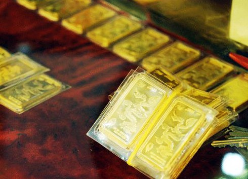 Vàng trong nước đắt hơn thế giới 1,9 triệu đồng