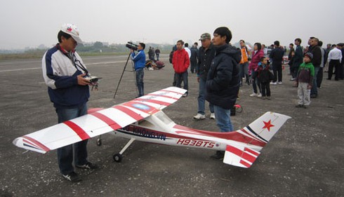 Xem máy bay mô hình phô diễn đón 22/12