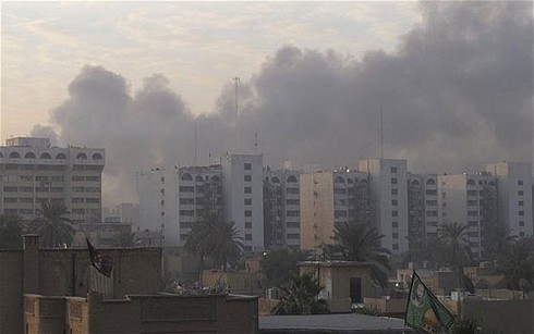 Hàng loạt vụ nổ rung chuyển Baghdad, hơn 200 người thương vong