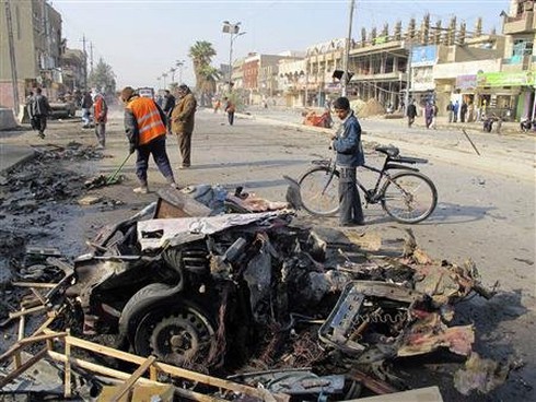 Cảnh tan hoang sau vụ nổ bom hàng loạt ở Baghdad