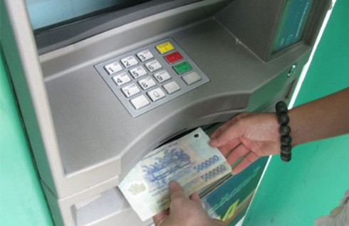 NHNN “lệnh” tăng cường an ninh máy ATM