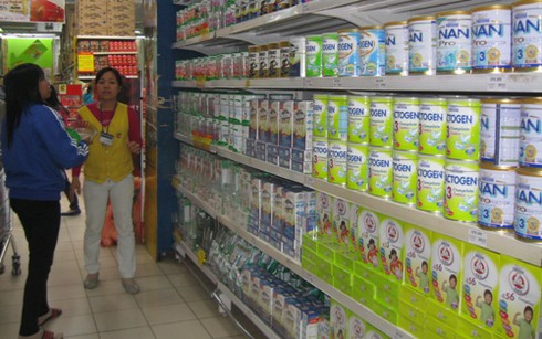 Người tiêu dùng hoang mang vì sữa nhiễm khuẩn