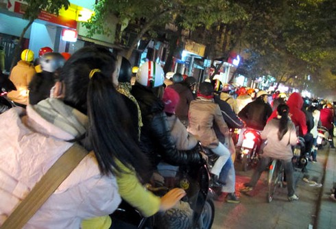 Hà Nội tắc đường cục bộ đêm Giáng sinh