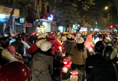 Hà Nội tắc đường cục bộ đêm Giáng sinh