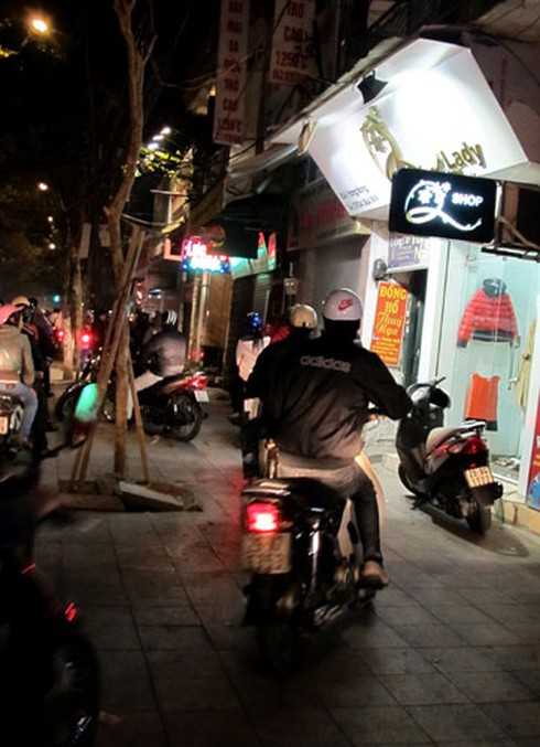 Hà Nội tắc đường cục bộ đêm Giáng sinh