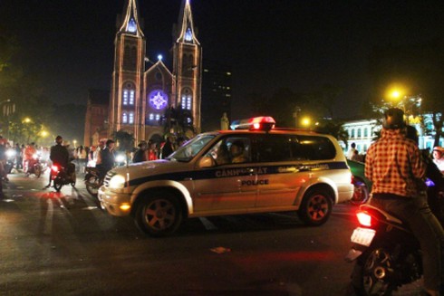 TP.HCM: Rộn ràng không khí đêm Noel