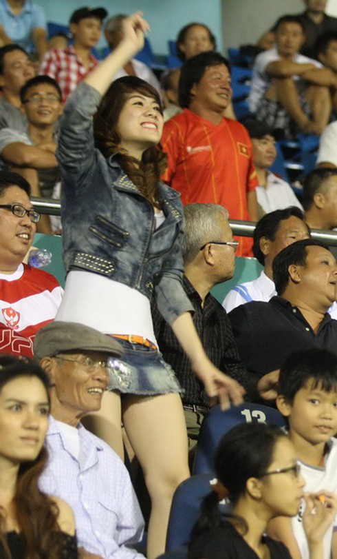 Những bóng hồng cổ vũ cuồng nhiệt Sài Gòn FC