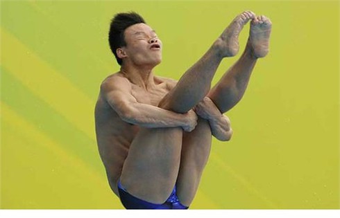 Xem các vận động viên nhảy cầu `lên gân`