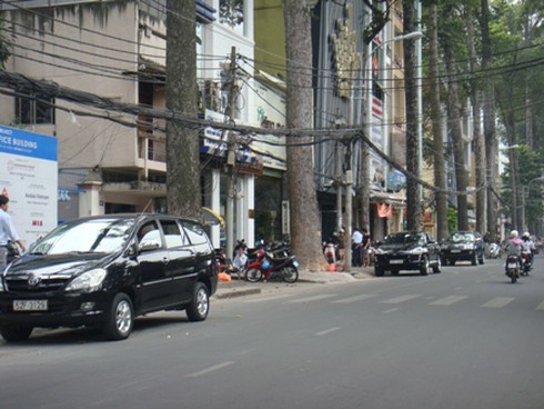 TP.HCM: Bãi đã giải tỏa, xe vẫn đậu tràn lan