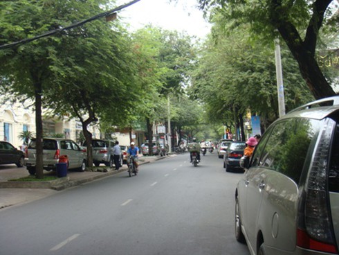 TP.HCM: Bãi đã giải tỏa, xe vẫn đậu tràn lan