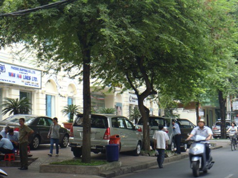 TP.HCM: Bãi đã giải tỏa, xe vẫn đậu tràn lan