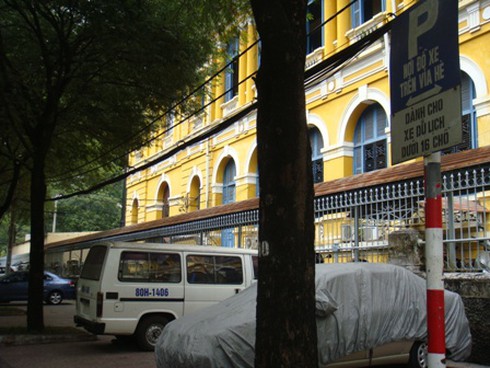 TP.HCM: Bãi đã giải tỏa, xe vẫn đậu tràn lan