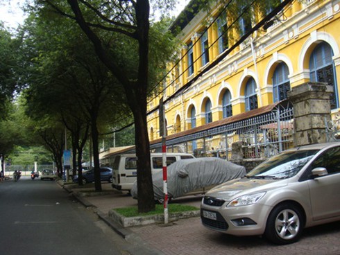 TP.HCM: Bãi đã giải tỏa, xe vẫn đậu tràn lan