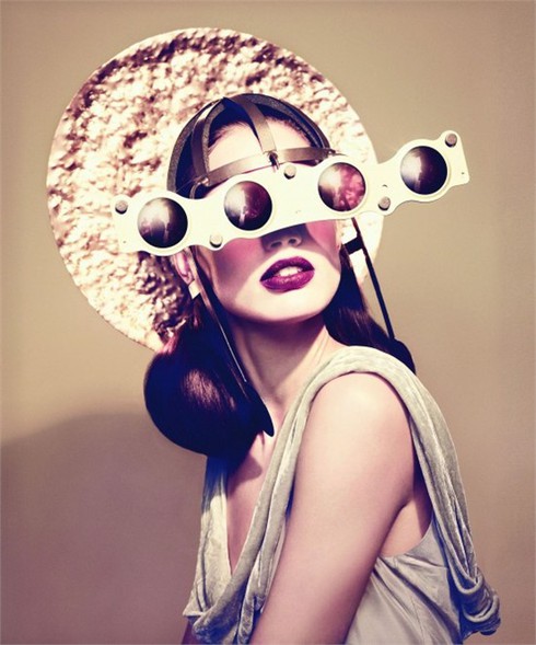 Tái chế xe lai Lexus CT thành quần áo