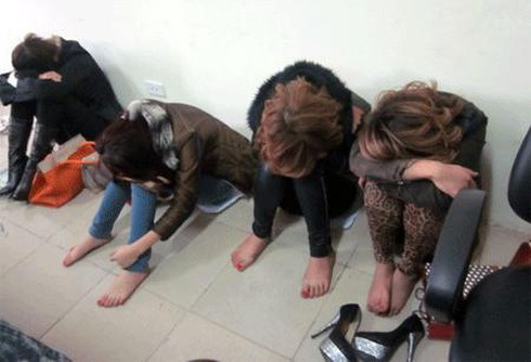 Sử dụng ma tuý tại quán karaoke