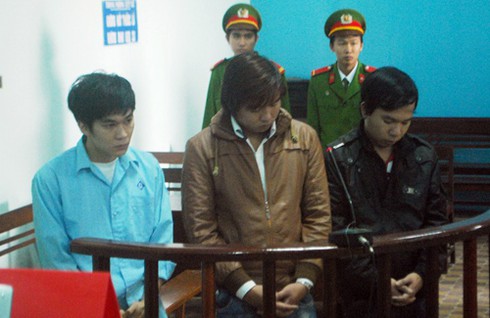 Lãnh 7 năm tù vì chém người trước phòng cấp cứu