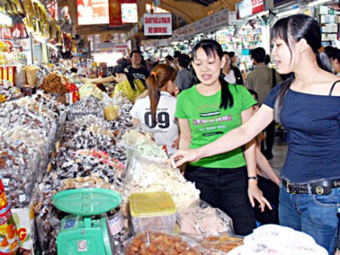 Chợ `vắng` hàng Việt