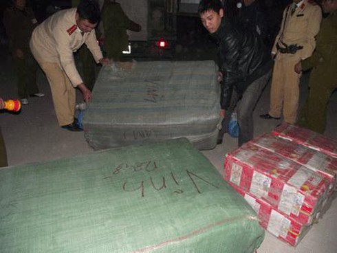 Áp tải hàng lậu về Hà Nội bằng súng AK