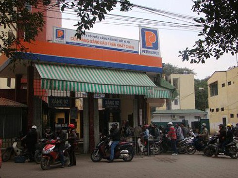 Xăng `dỏm` vừa phát hiện tại Hà Nội dễ gây cháy xe