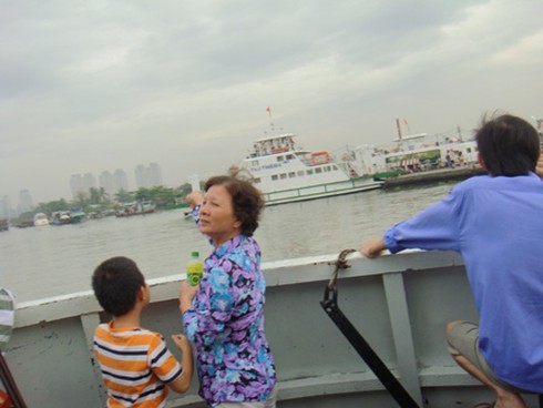 `Bịn rịn` chia tay Phà Thủ Thiêm
