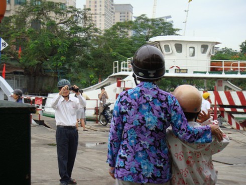 `Bịn rịn` chia tay Phà Thủ Thiêm