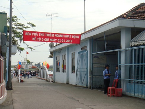 `Bịn rịn` chia tay Phà Thủ Thiêm