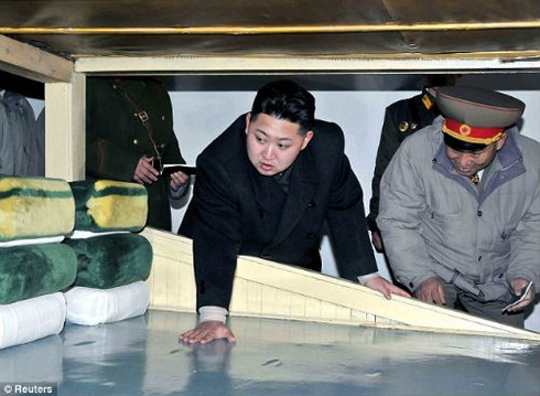 Năm mới, Kim Jong Un “năng nổ” thị sát quân đội
